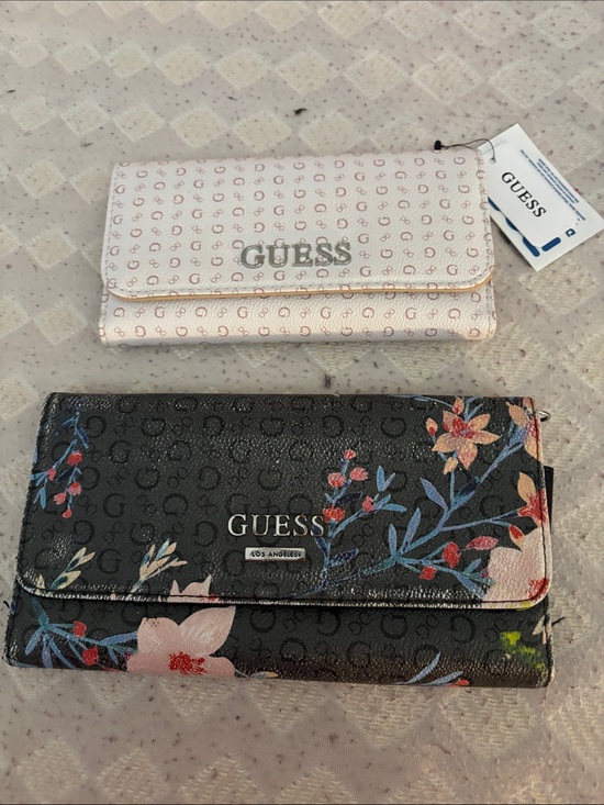 Guess Accessories - GUESS Black Floral and Light Pink Logo Wallet Set